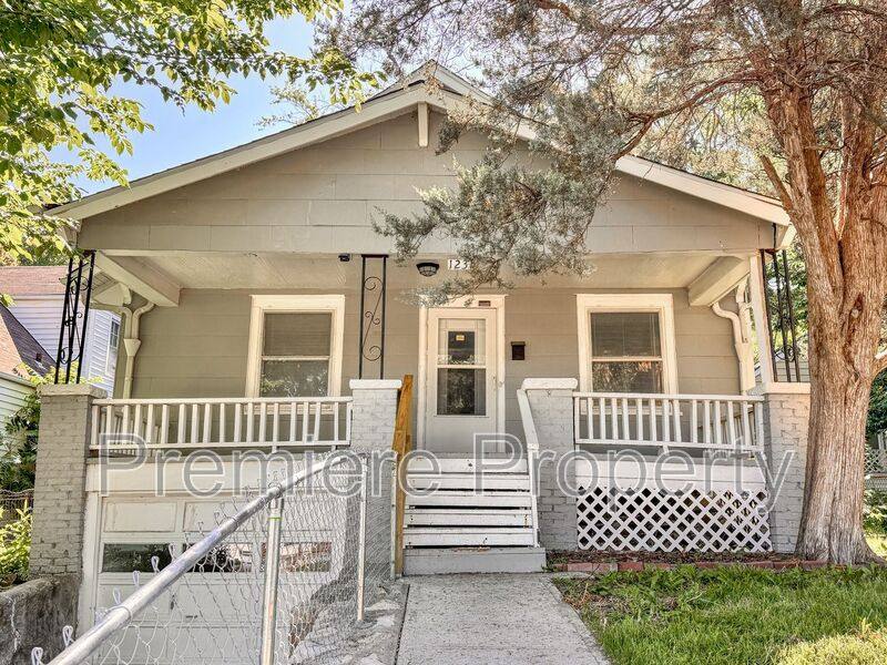 House for rent at 1231 S Hardy Ave, Independence, MO 64052