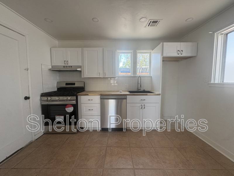 Apartment for rent at 2047 E Virginia Ave #B, Phoenix, AZ 85006
