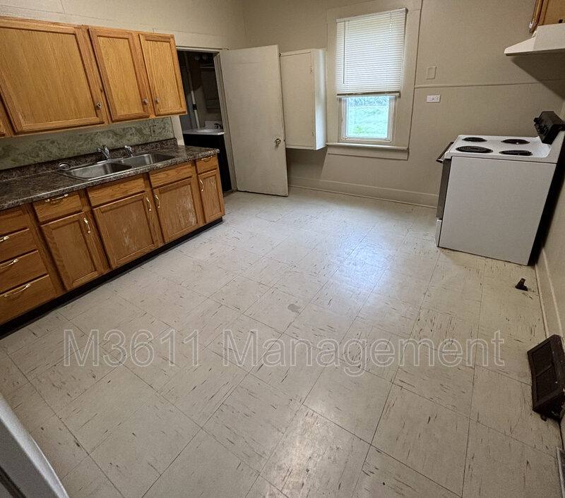 Apartment for rent at 5628 Logan Ave #2, Lincoln, NE 68507