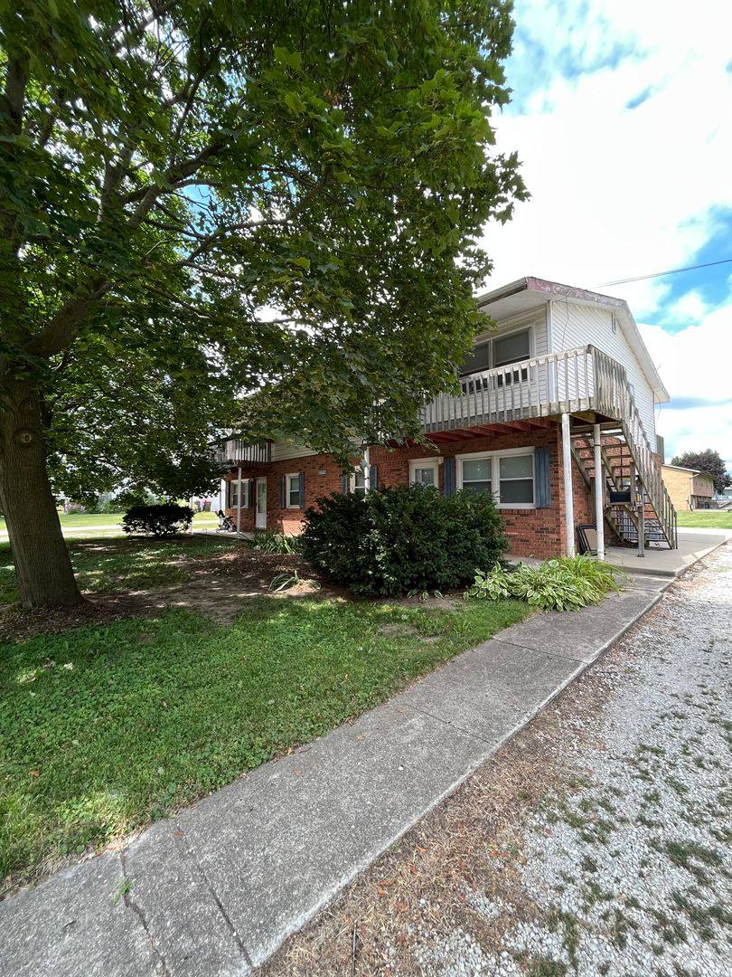 Apartment for rent at 209 W School, Le Roy, IL 61752
