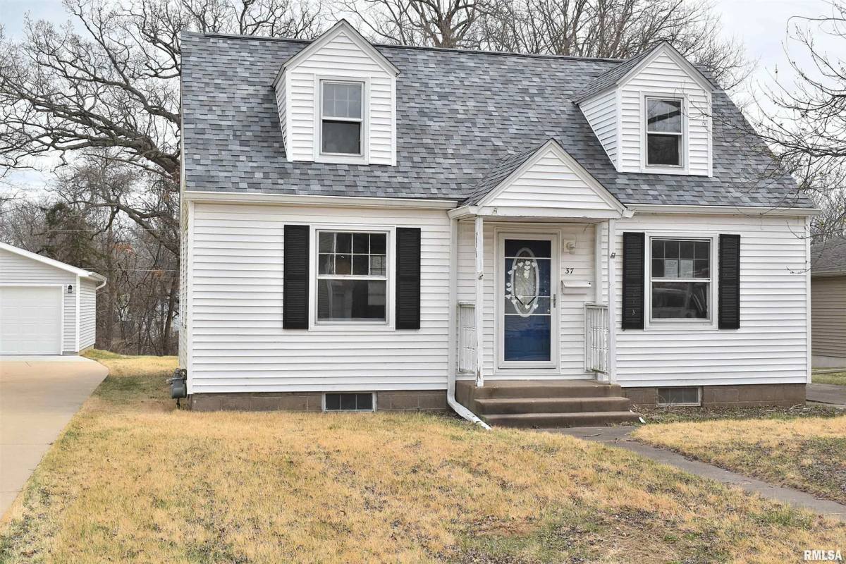 House for rent at 37 Blackhawk Hills Dr, Rock Island, IL 61201