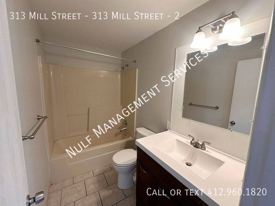 Apartment for rent at 313 Mill St, Coraopolis, PA 15108