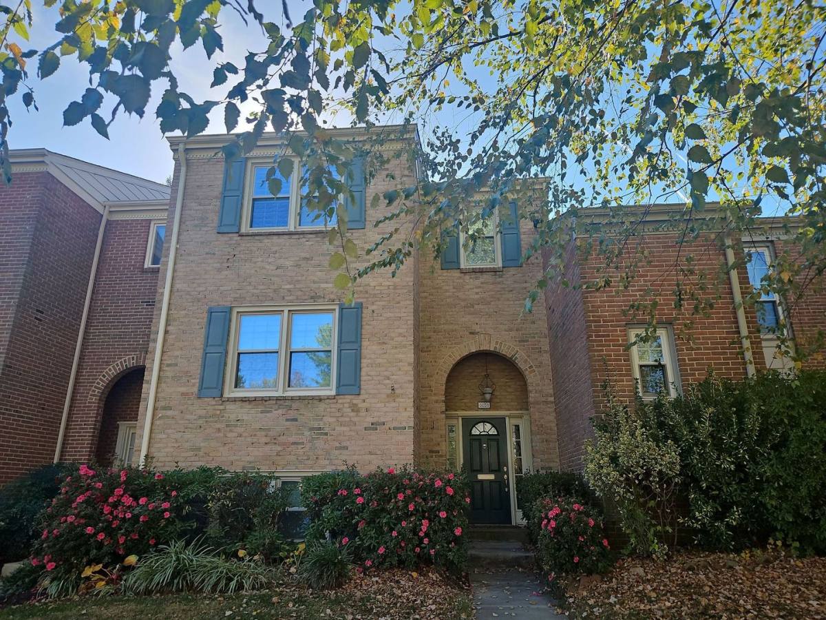 Townhouse for rent at 6651 Midhill Place, Falls Church, VA 22043