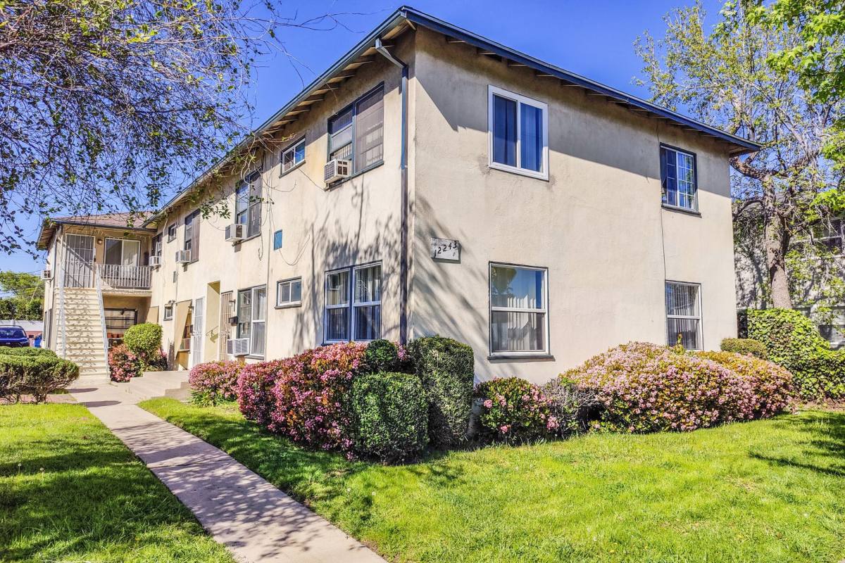 Apartment for rent at 12243-49 Vanowen St, North Hollywood, CA 91605