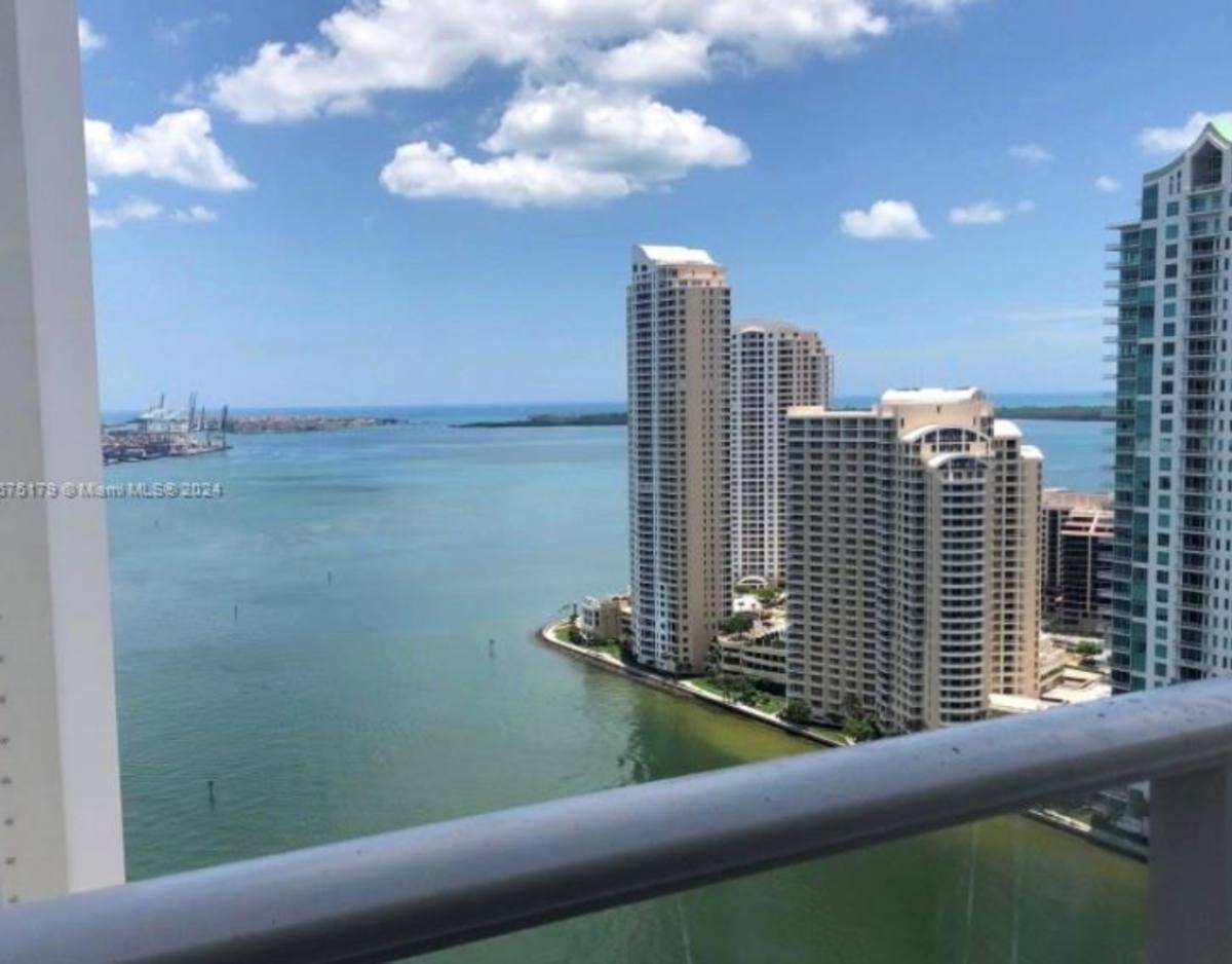 House for rent at 300 S Biscayne Blvd, Miami, FL 33131