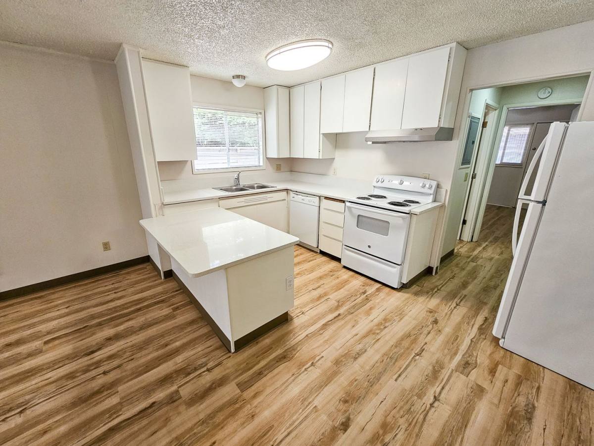 Apartment for rent at 1720-1738 Broadway St NE, Salem, OR 97301