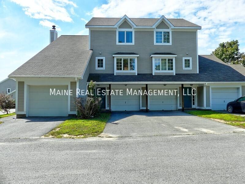 Townhouse for rent at 307 Garland St #10, Bangor, ME 04401