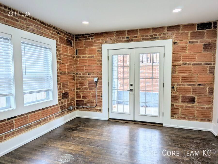 Apartment for rent at 4318 Mercier St #1, Kansas City, MO 64111