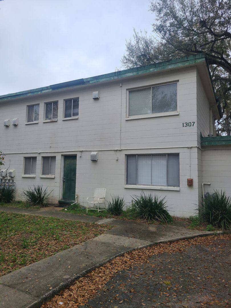 Apartment for rent at 1307 NW 6th St, Gainesville, FL 32606