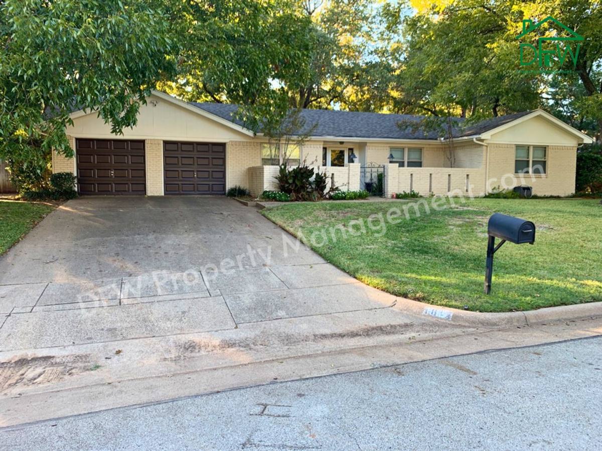 House for rent at 1812 Elmhurst Dr, Arlington, TX 76012