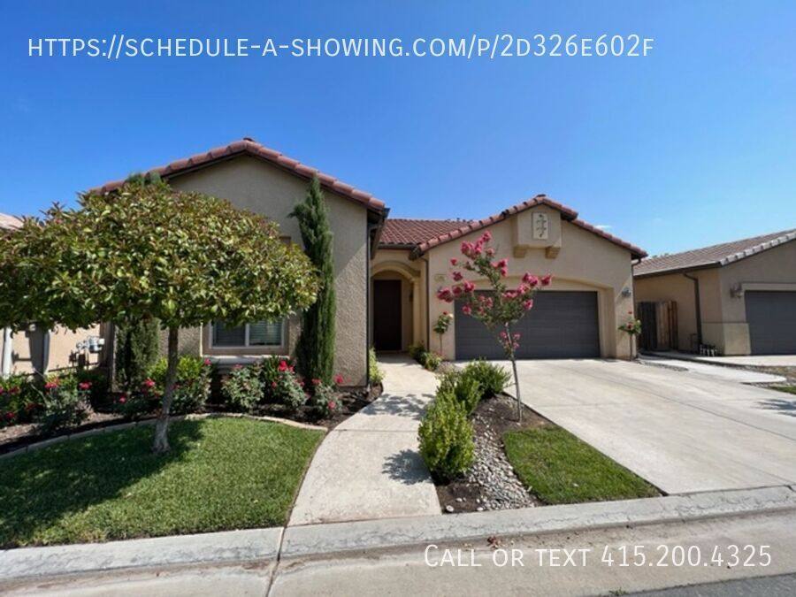 5967 E Via Peccio Dr, Fresno, CA 93727