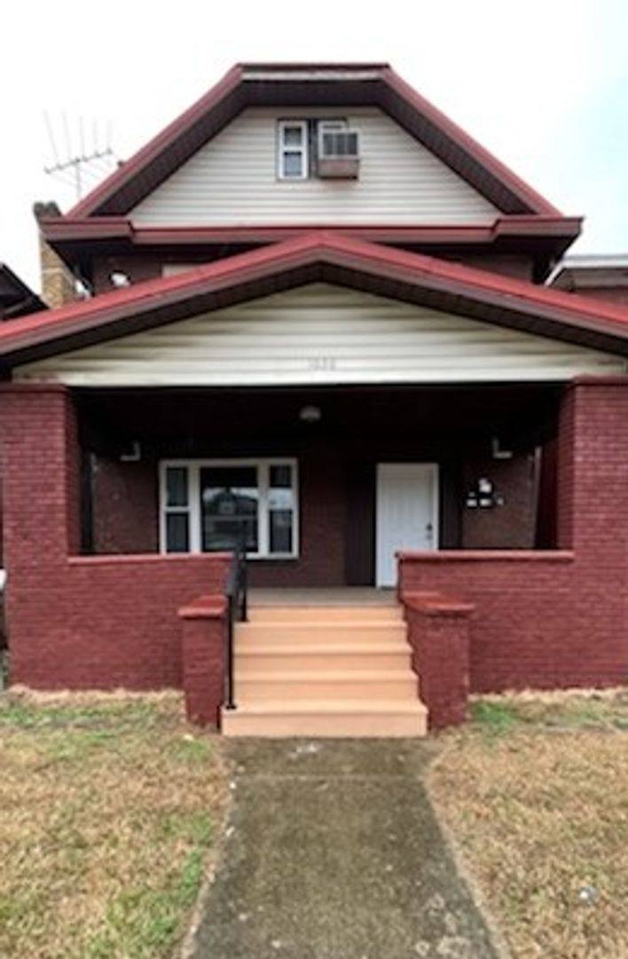Apartment for rent at 1030 11th Ave, Huntington, WV 25701
