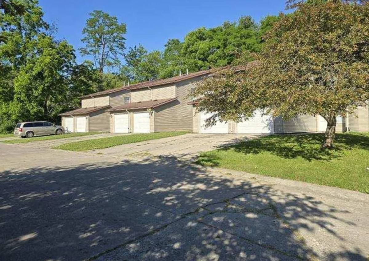Townhouse for rent at 5124 W Canterbury Dr, Muncie, IN 47304