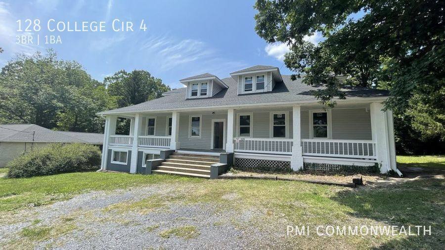 Apartment for rent at 128 College Circle #4, Staunton, VA 24401