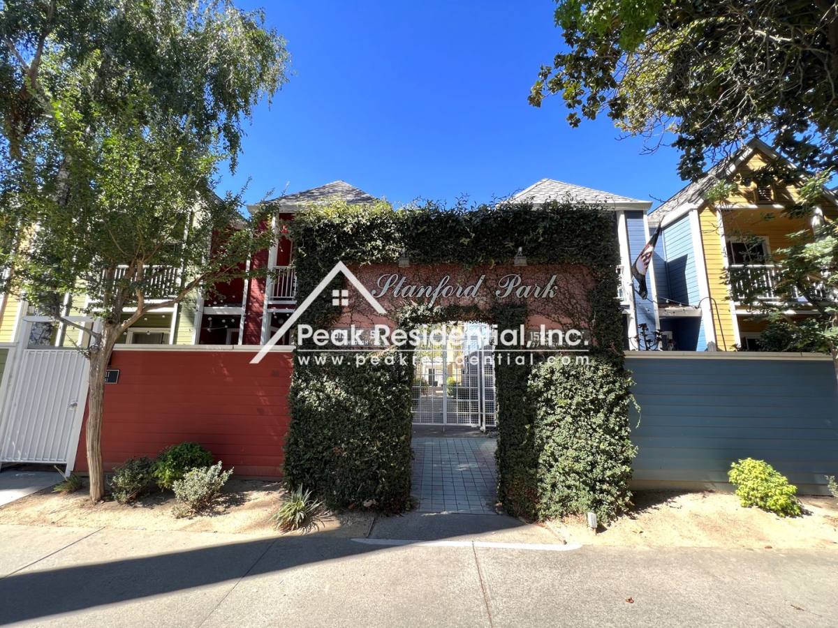 Townhouse for rent at 1523 P St, Sacramento, CA 95814