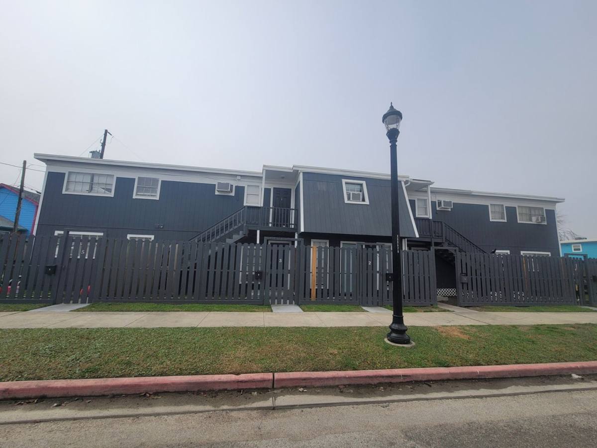 Apartment for rent at 2801 Ave M, Galveston, TX 77550