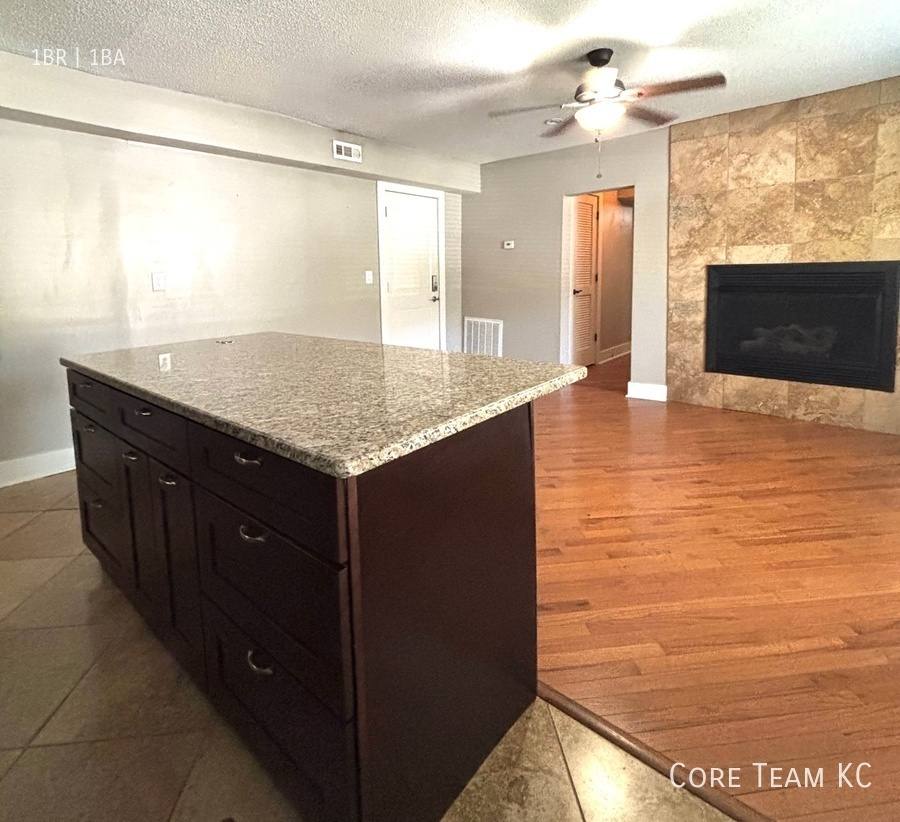 Apartment for rent at 4328 Roanoke Parkway #102, Kansas City, MO 64111