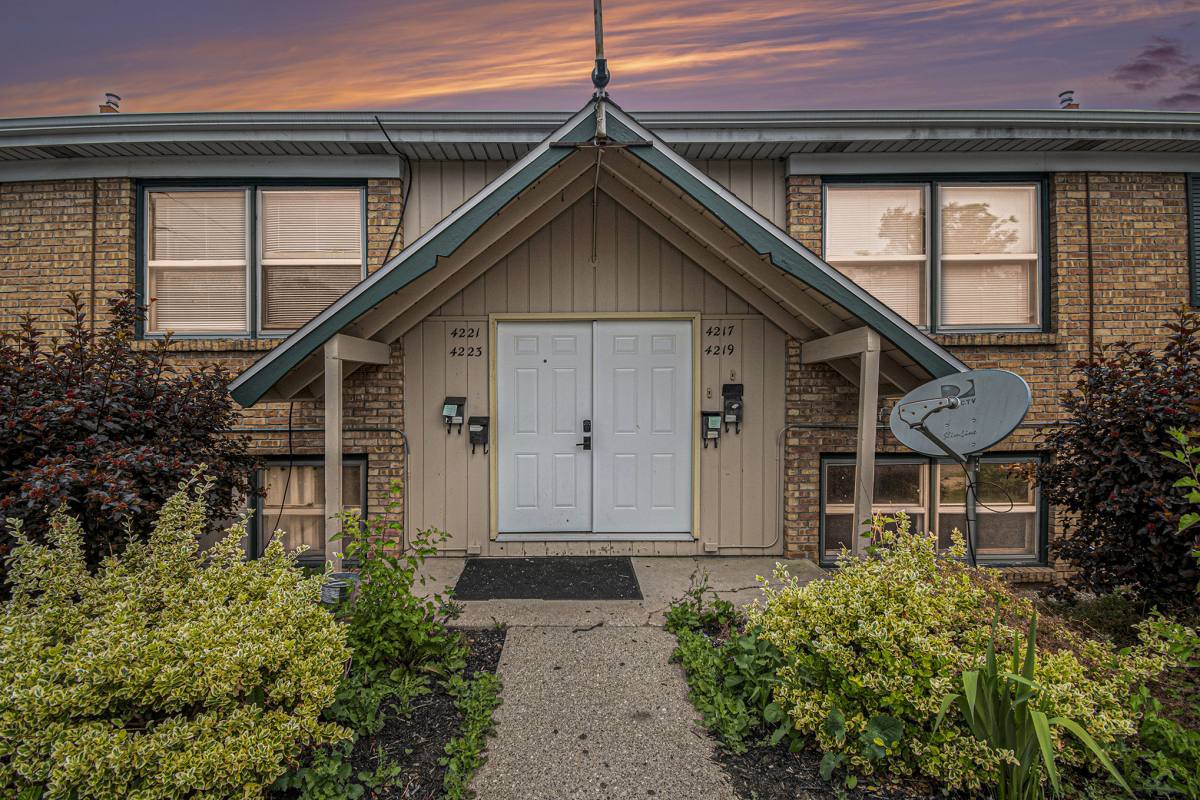 Apartment for rent at 4219 Oak Park Dr SE, Grand Rapids, MI 49508