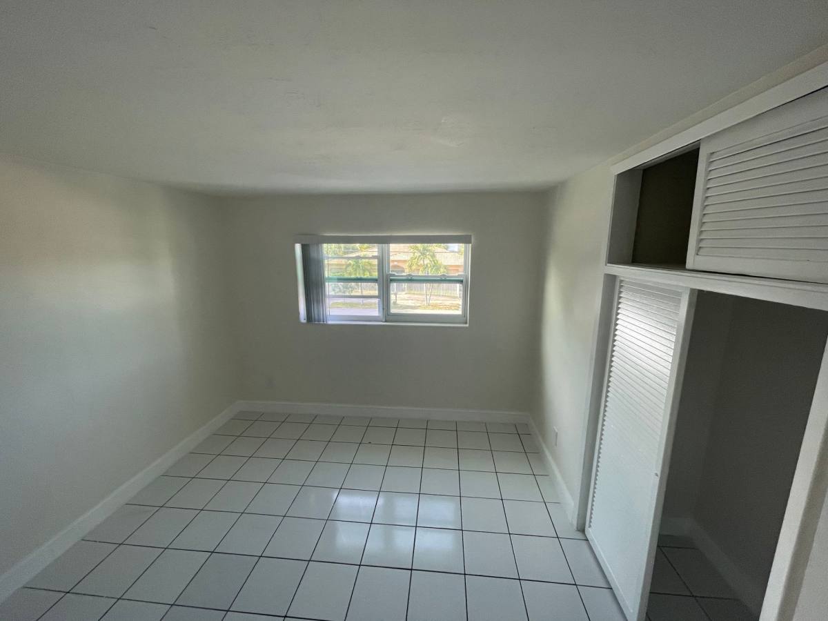 Apartment for rent at 941 NE 170th St #102, Miami, FL 33162