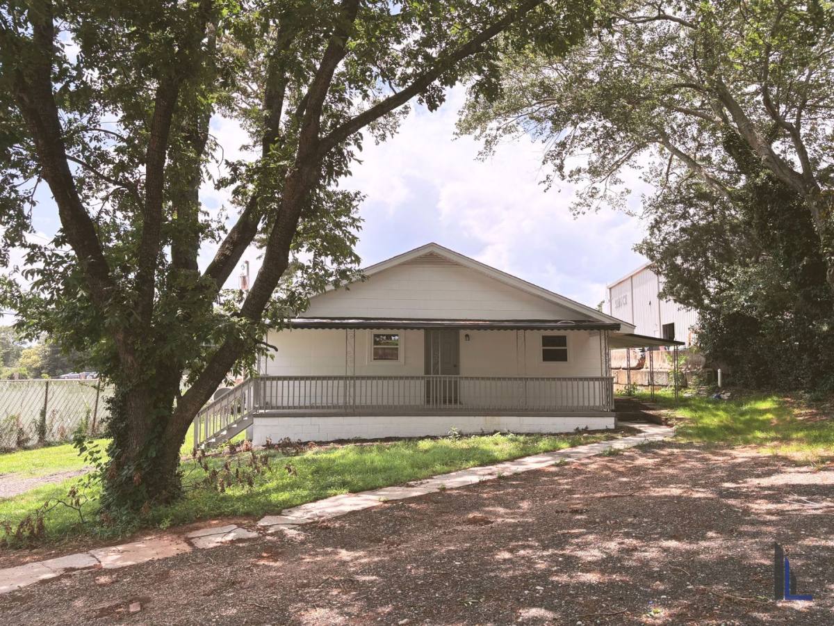 House for rent at 123 White Oak Rd, Greenville, SC 29609