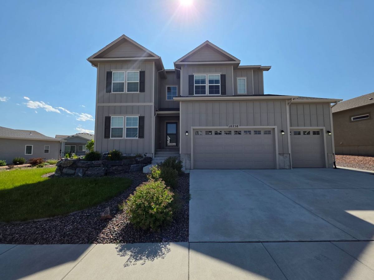 10258 Sharon Springs Dr, Colorado Springs, CO 80924