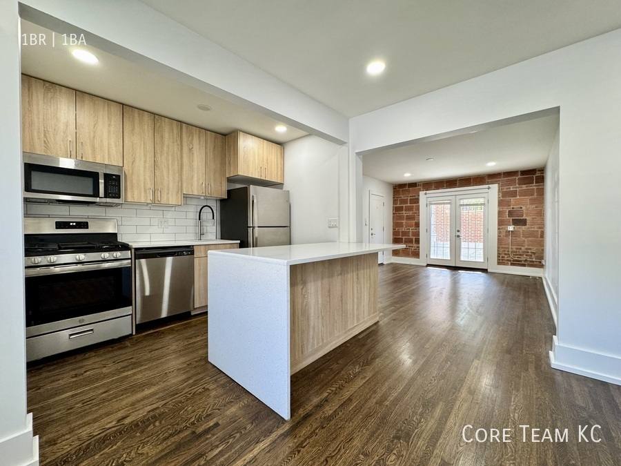 Apartment for rent at 4314 Mercier St #1B, Kansas City, MO 64111