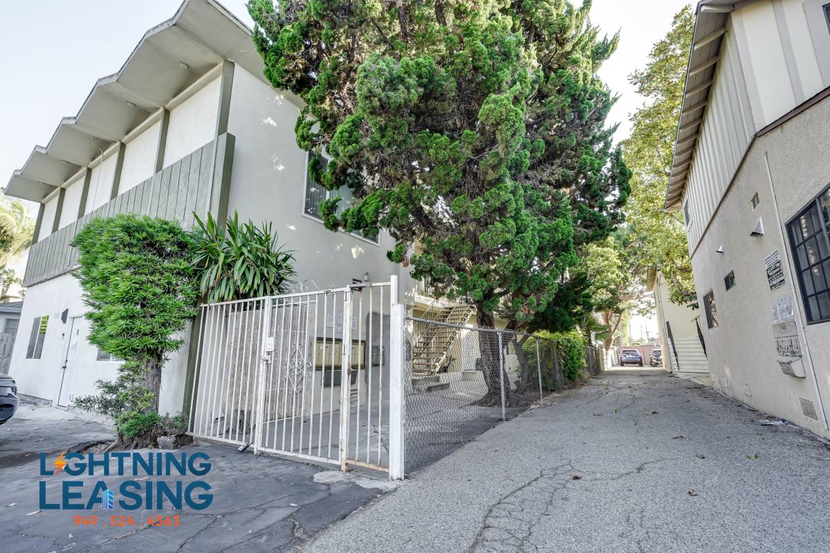 Apartment for rent at 3737 Inglewood #11D, Los Angeles, CA 90066