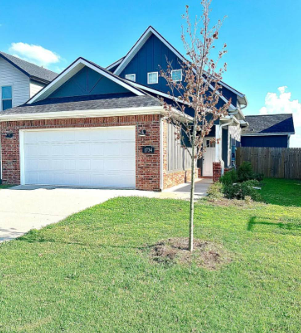 House for rent at 1734 W Broadway Place, Rogers, AR 72758