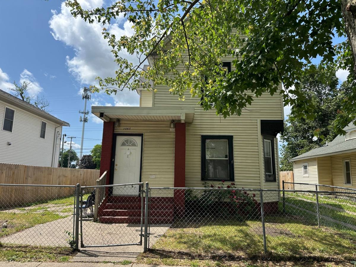 Apartment for rent at 1065 Caulfield SW, Grand Rapids, MI 49503