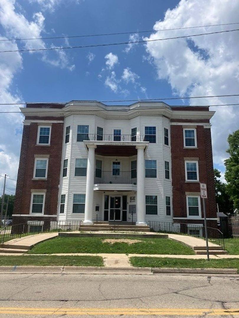 Apartment for rent at 640 Bluff St, Beloit, WI 53511