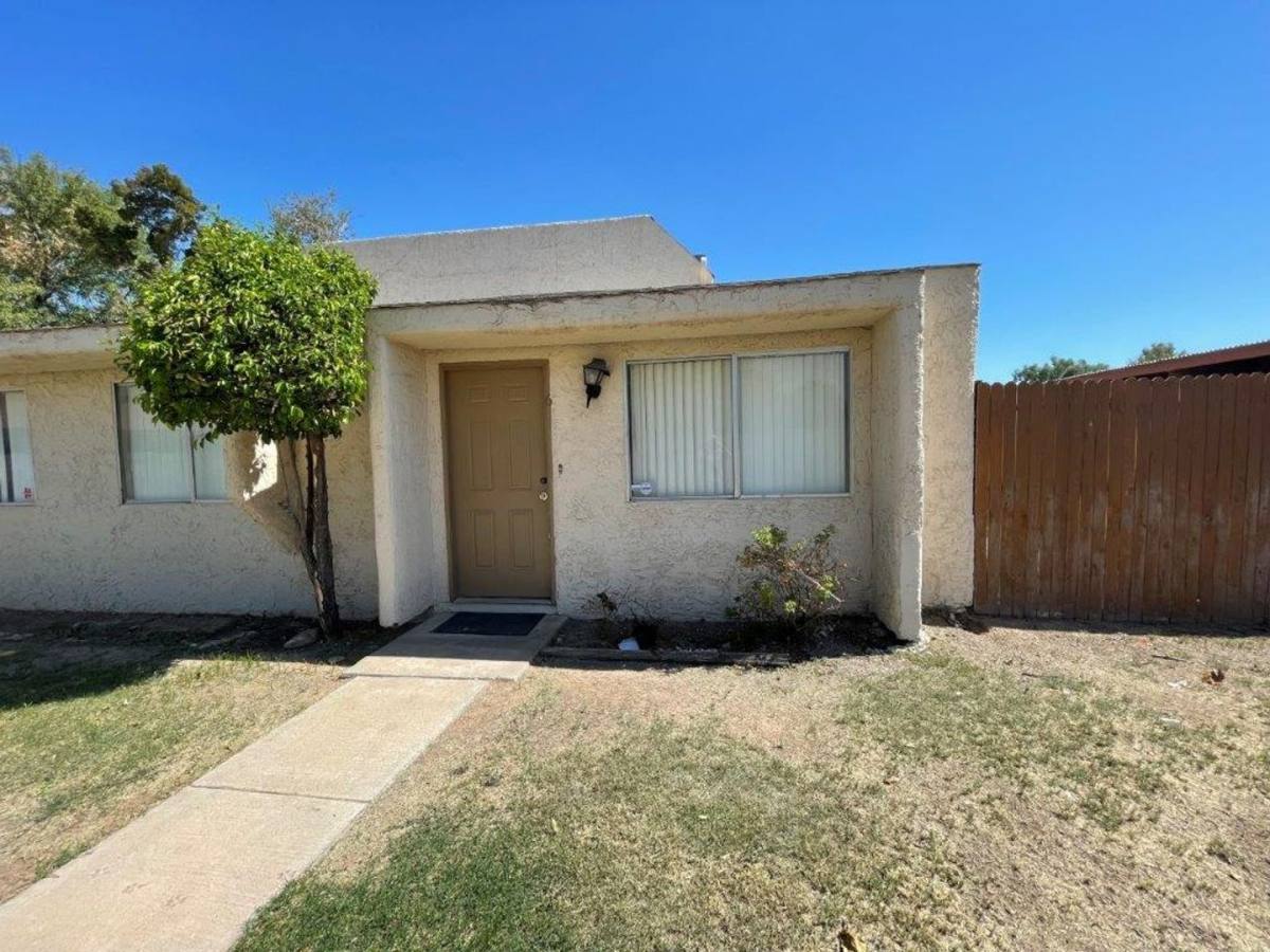 Townhouse for rent at 944 S Valencia, Mesa, AZ 85202