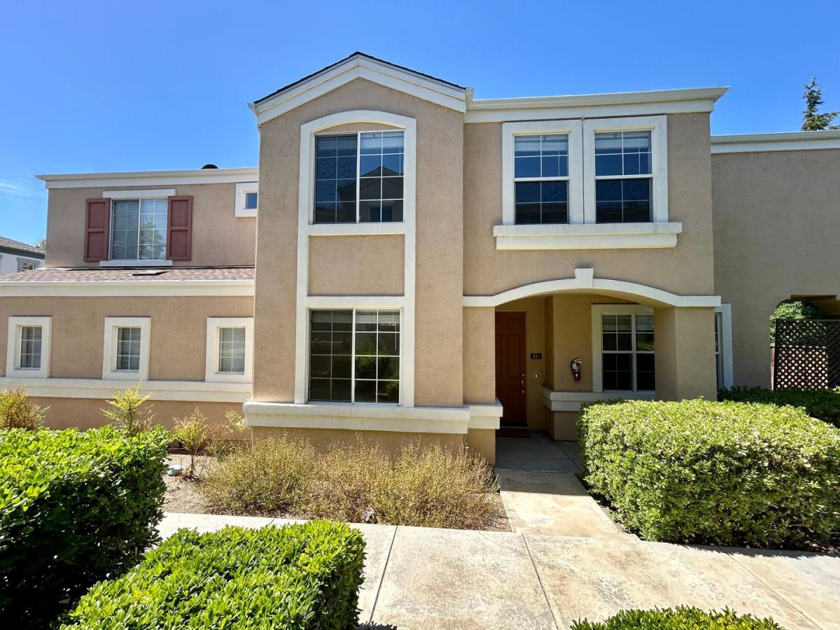 Townhouse for rent at 911 Brea Lane, San Jose, CA 95138