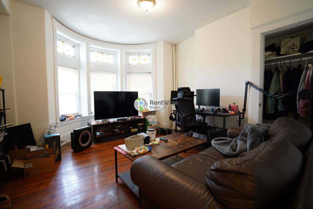 Townhouse for rent at 73 Brighton Ave #1, Allston, MA 02134