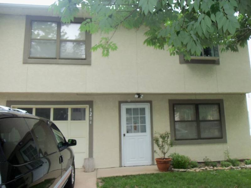 Townhouse for rent at 1204 E Johnston St, Olathe, KS 66061