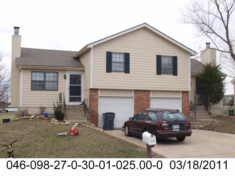 Townhouse for rent at 1721 W Spruce St, Olathe, KS 66061