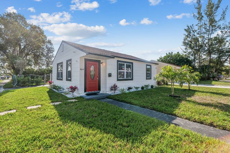 House for rent at 4614 Pinewood Ave, West Palm Beach, FL 33407