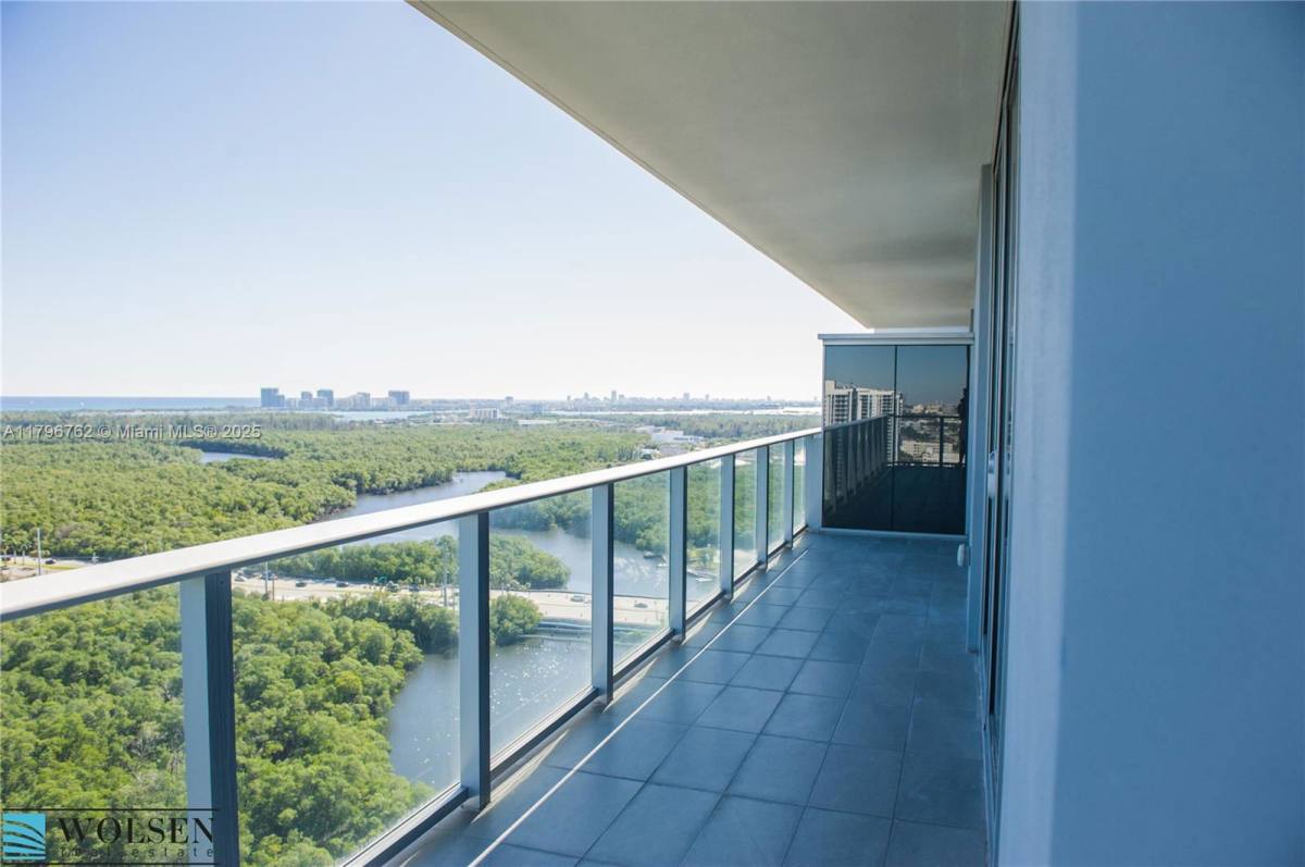 House for rent at 16385 Biscayne Blvd #2615, North Miami Beach, FL 33160