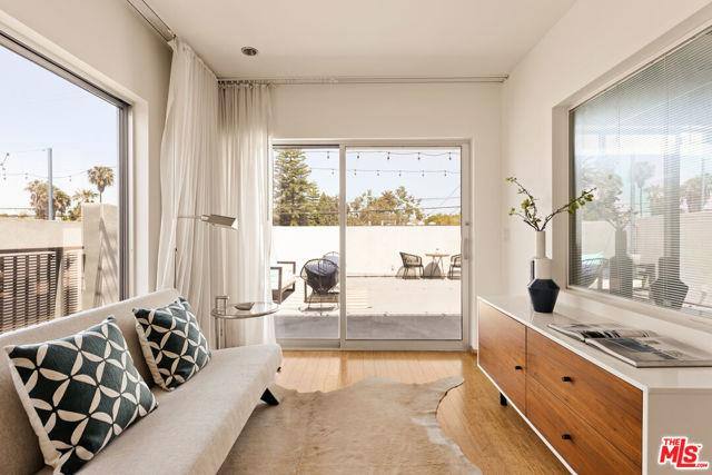 Townhouse for rent at 621 San Juan Ave #B, Venice, CA 90291
