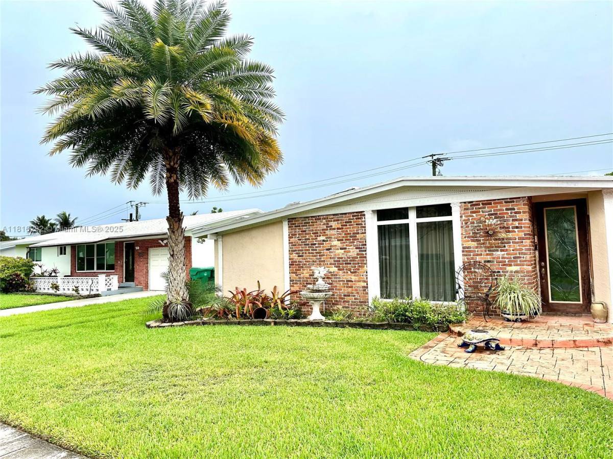 418 SE 3rd St, Dania, FL 33004