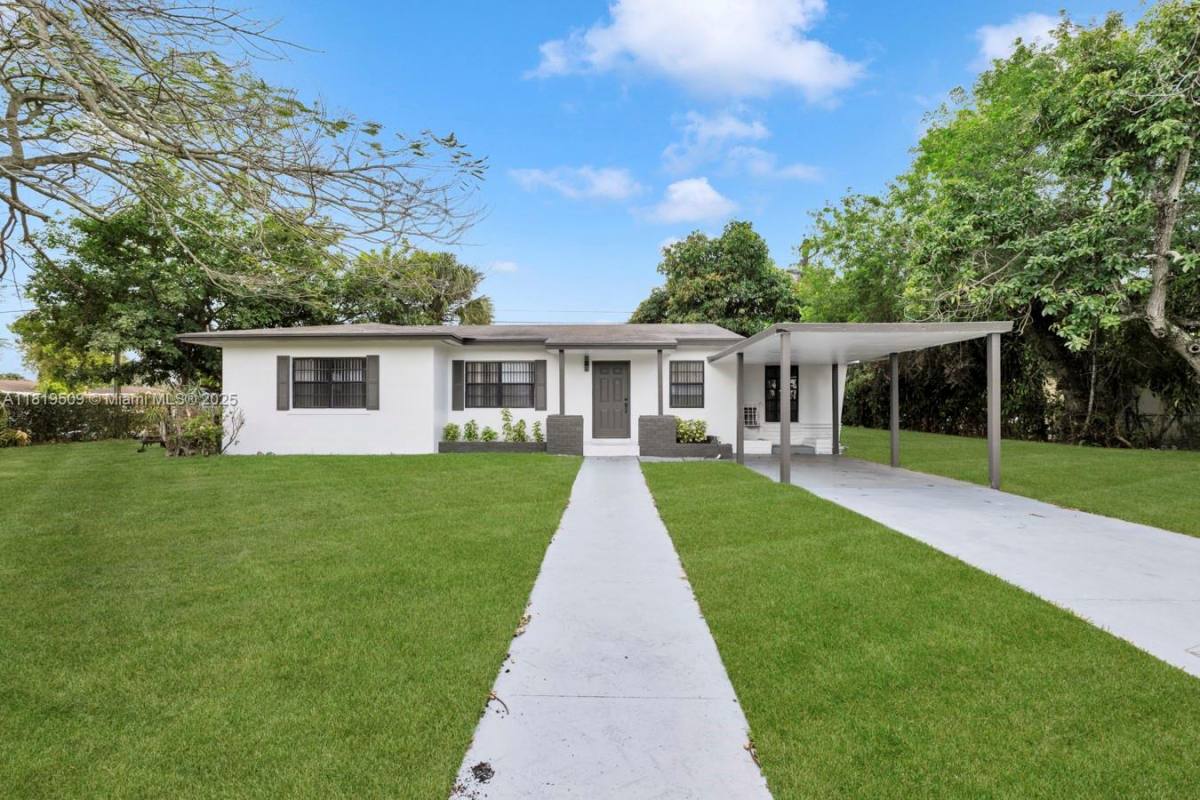 House for rent at 950 NE 163rd St, Miami, FL 33162