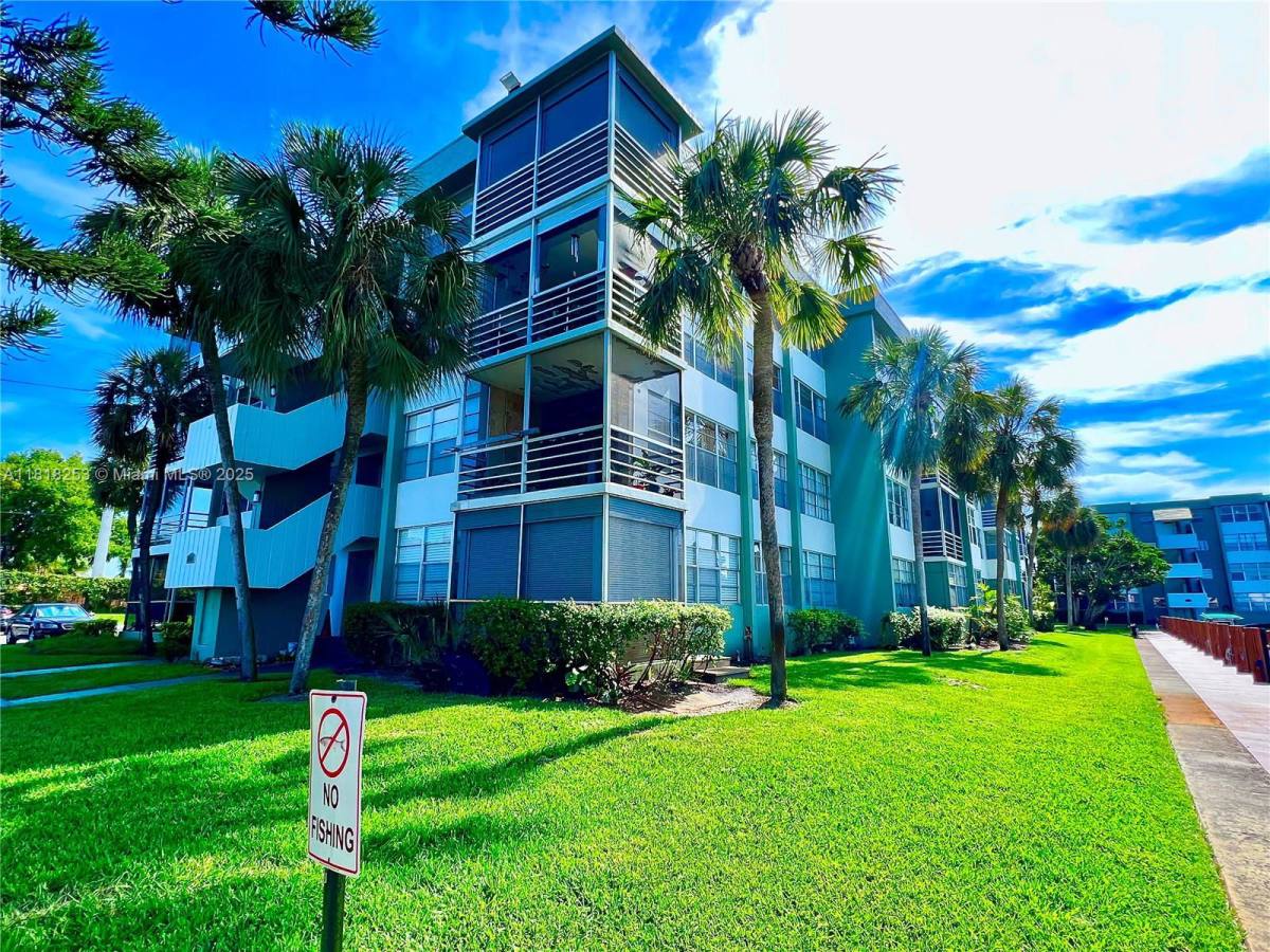 Condo for rent at 2741 Taft St #401, Hollywood, FL 33020