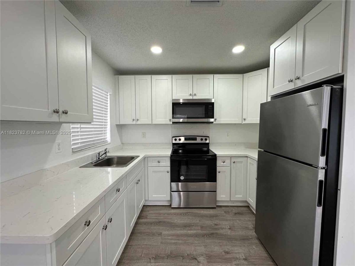 Apartment for rent at 6032 SW 25th St, Hollywood, FL 33023