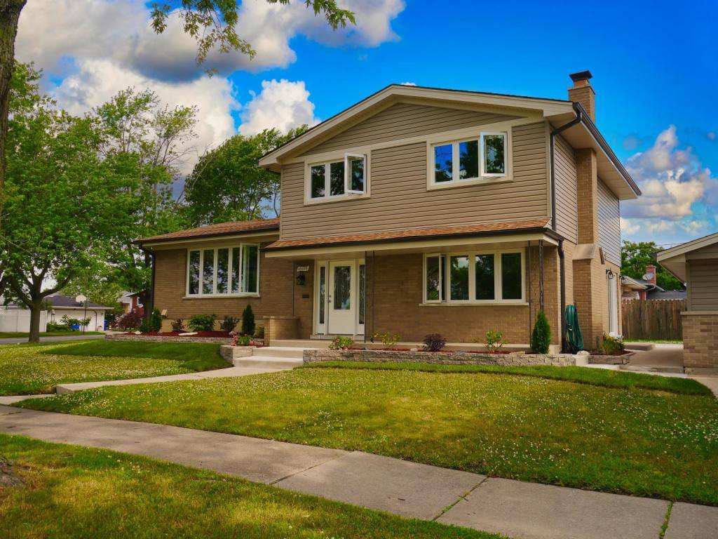 House for rent at 10109 Kilbourn Ave, Oak Lawn, IL 60453