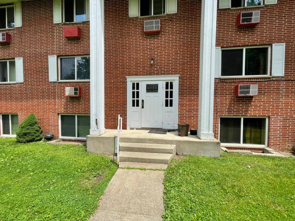 Apartment for rent at 1935 Brookside Dr, Wooster, OH 44691