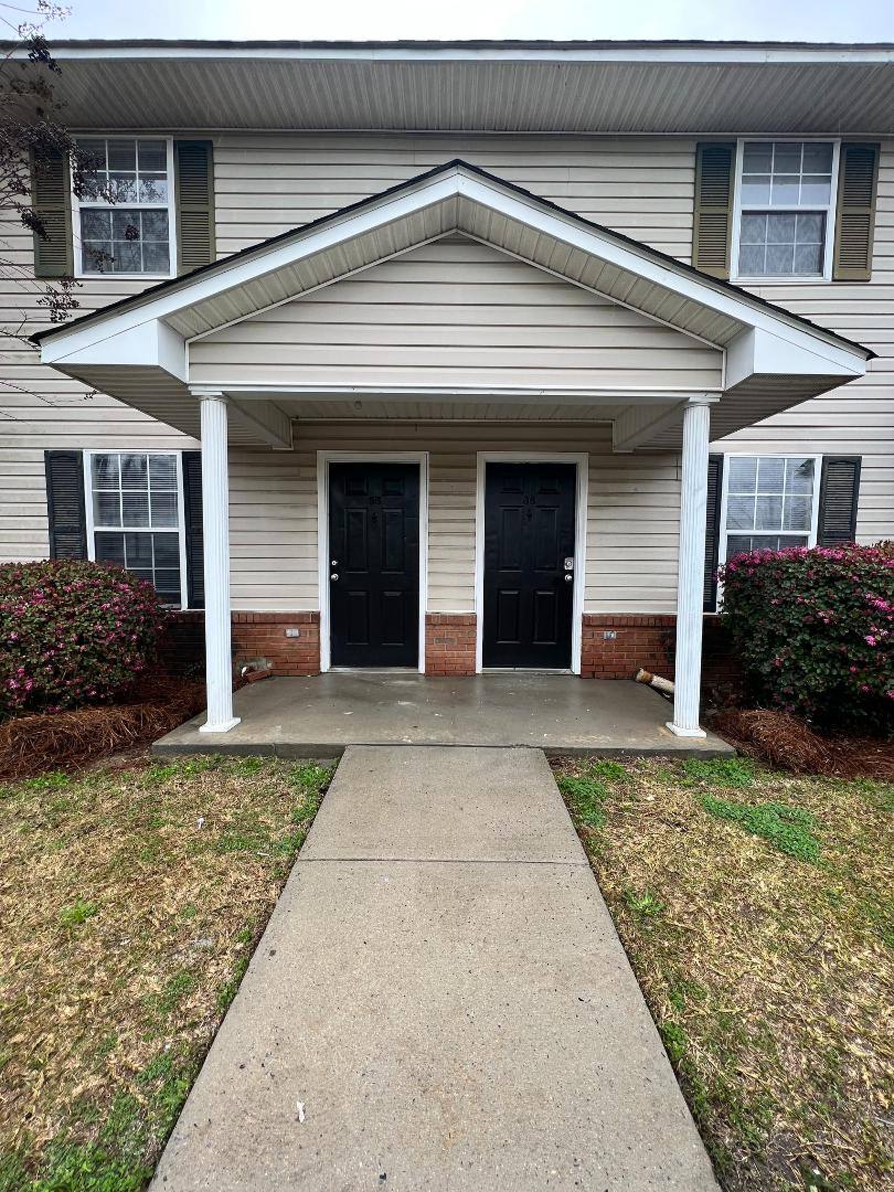 Apartment for rent at 409 E Woodward St, Vienna, GA 31092
