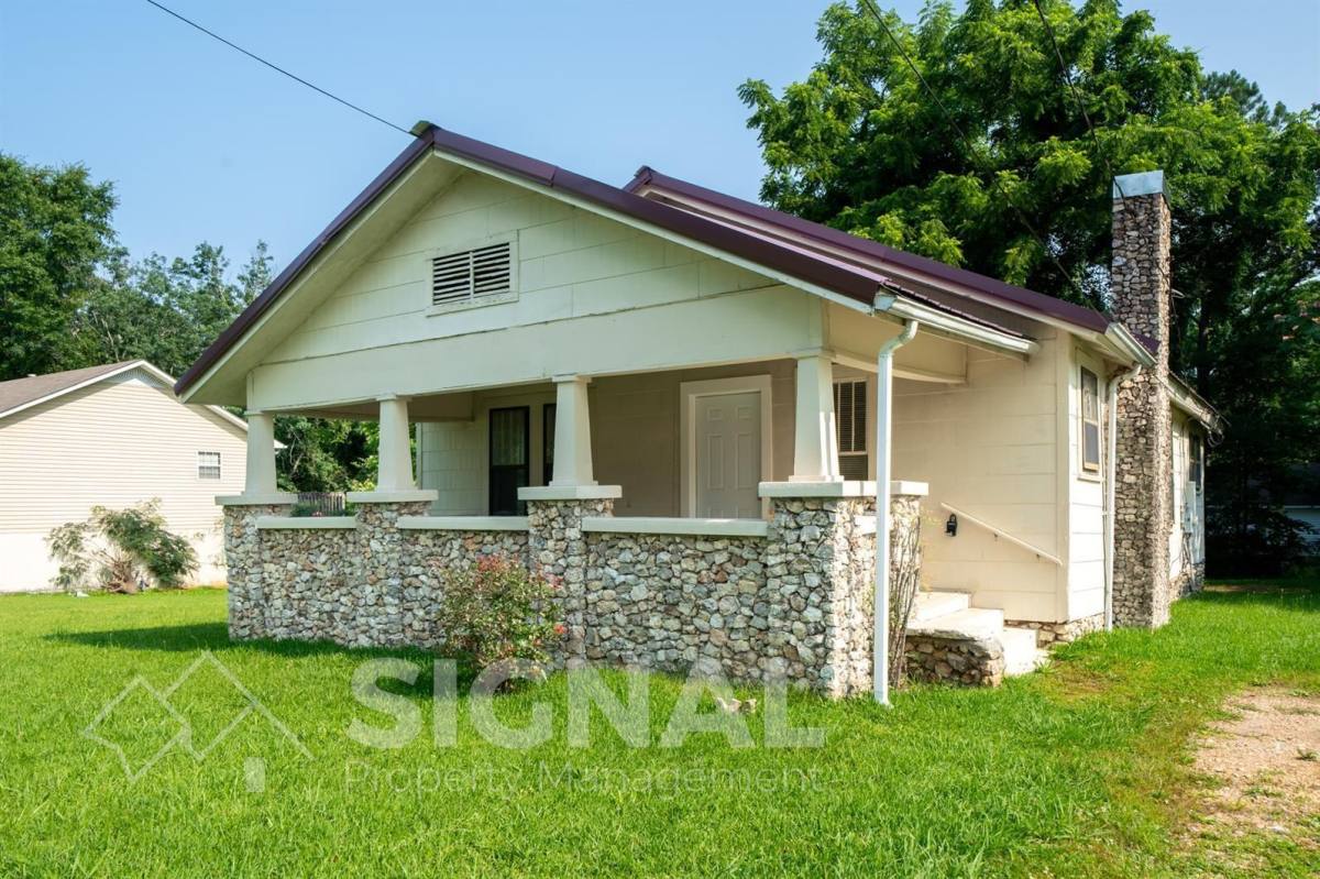 House for rent at 104 21st Ave NW, Birmingham, AL 35215