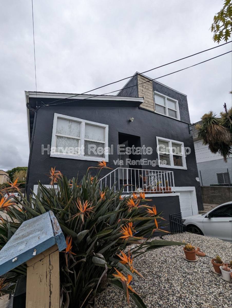 Apartment for rent at 812 E 23rd St, Oakland, CA 94606