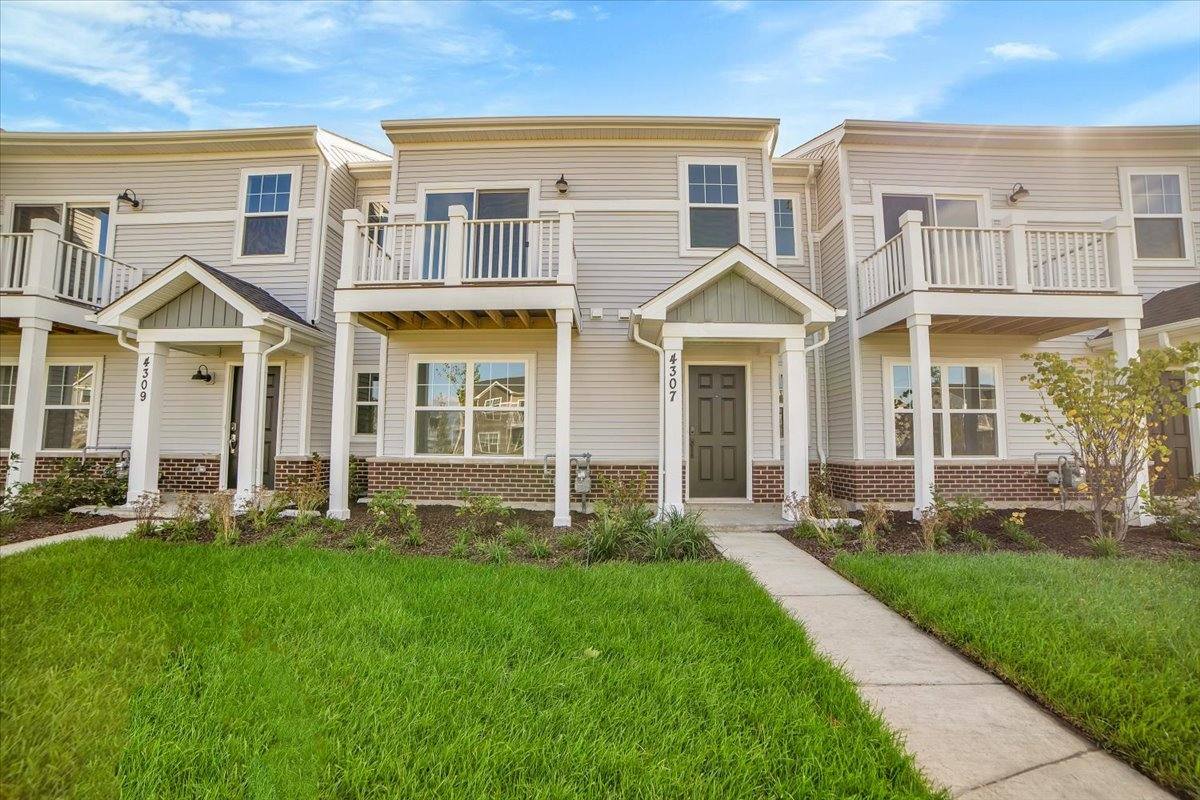Townhouse for rent at 4307 Chelsea Manor Circle, Aurora, IL 60504