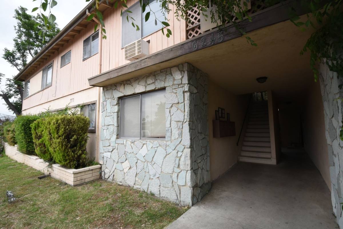 Apartment for rent at 6245 Cahuenga Blvd, North Hollywood, CA 91606