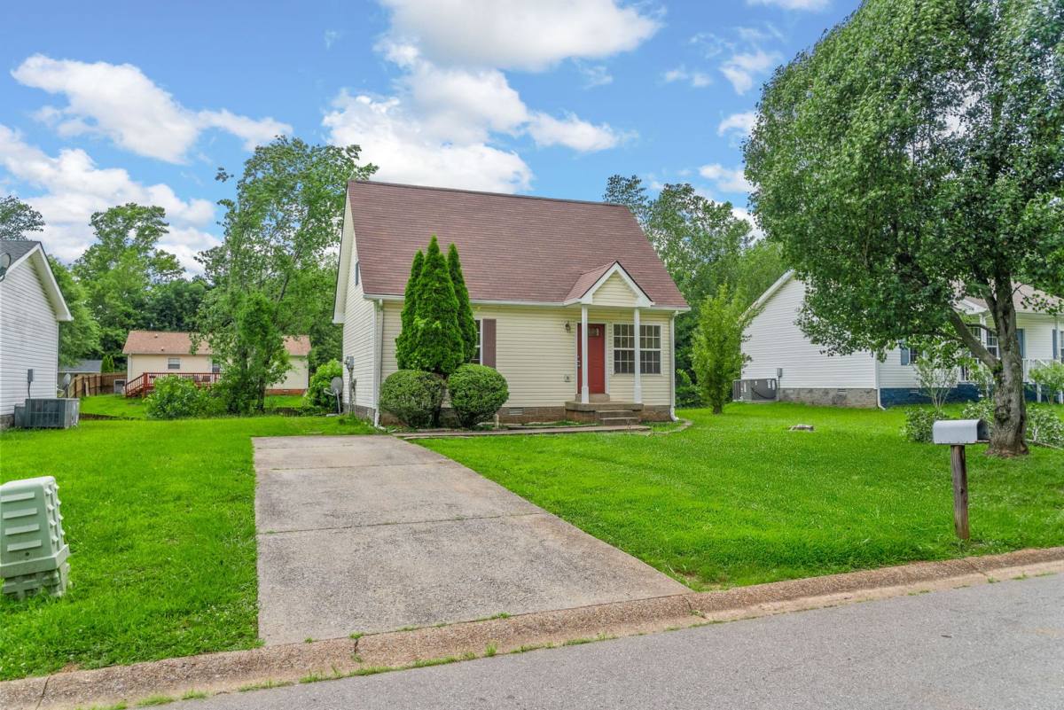 House for rent at 320 Lafayette Pointe Circle, Clarksville, TN 37042